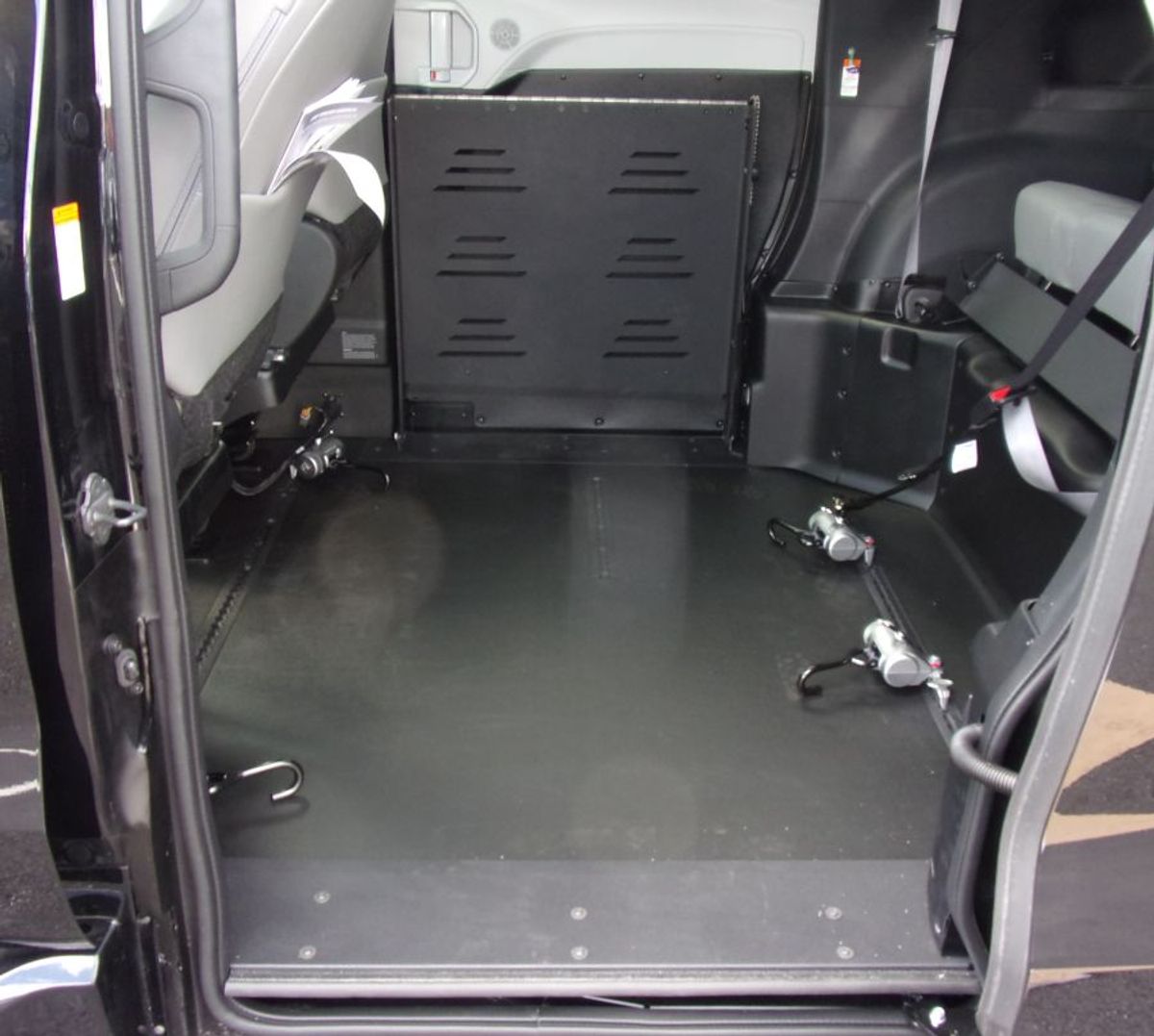 Black Toyota Sienna image number 17