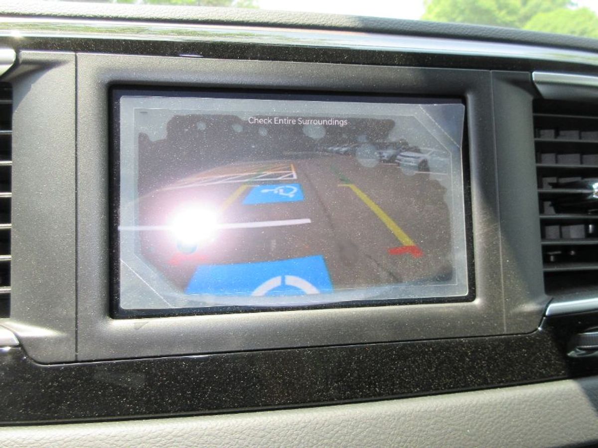 Silver Chrysler Voyager image number 23