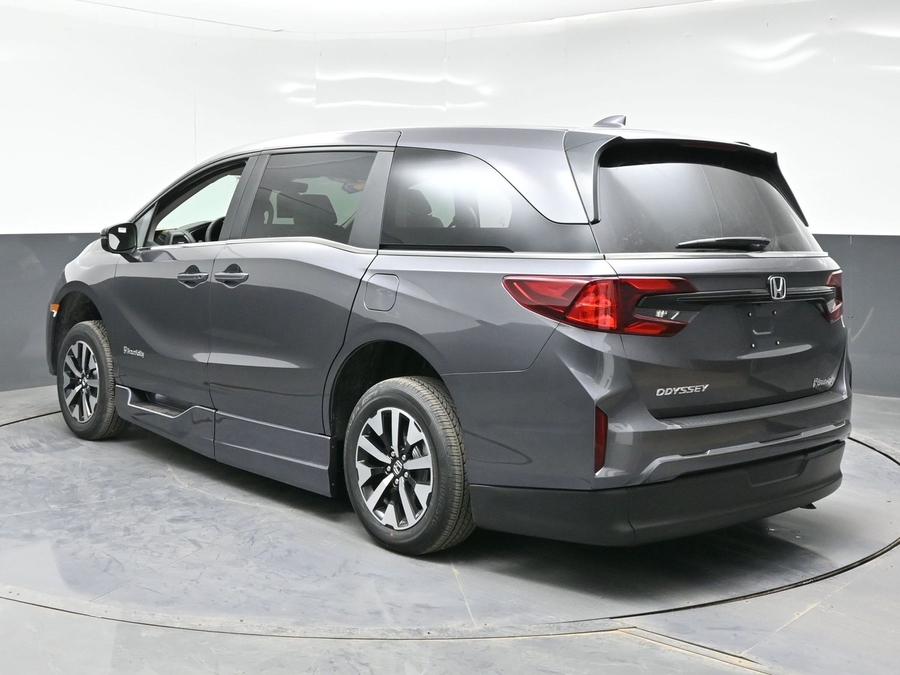 Grey Honda Odyssey image number 4