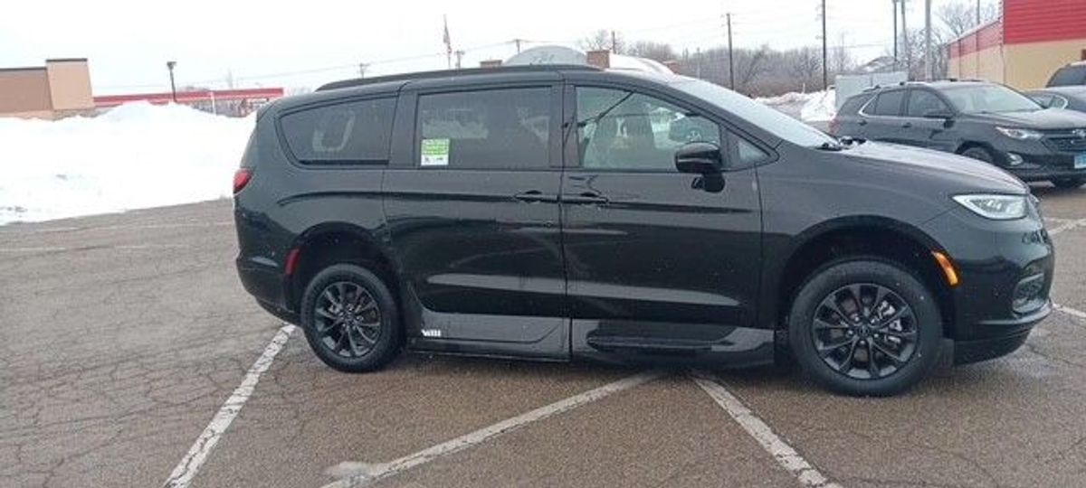 2021 CHRYSLER PACIFICA - Image 9