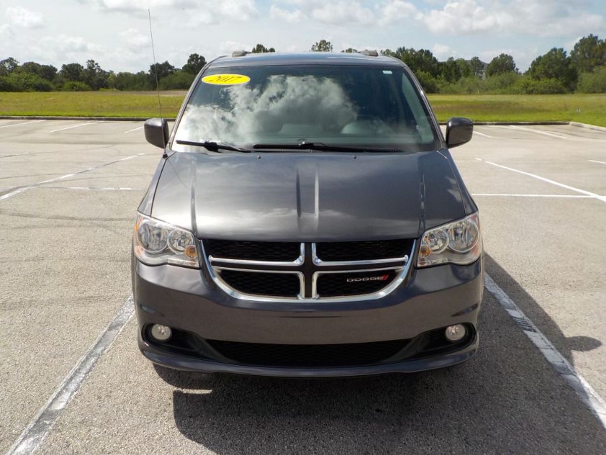 Grey Dodge Grand Caravan image number 1