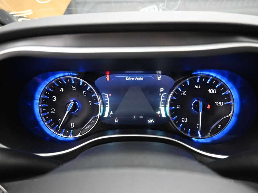 Black Chrysler Voyager image number 14