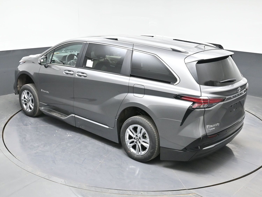 New 2026 Toyota Sienna Hybrid Limited - BraunAbility Side Entry Entry In Floor Automatic Ramp