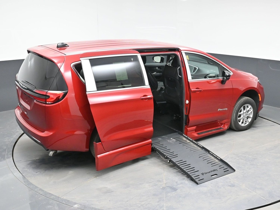 Red Chrysler Pacifica image number 22