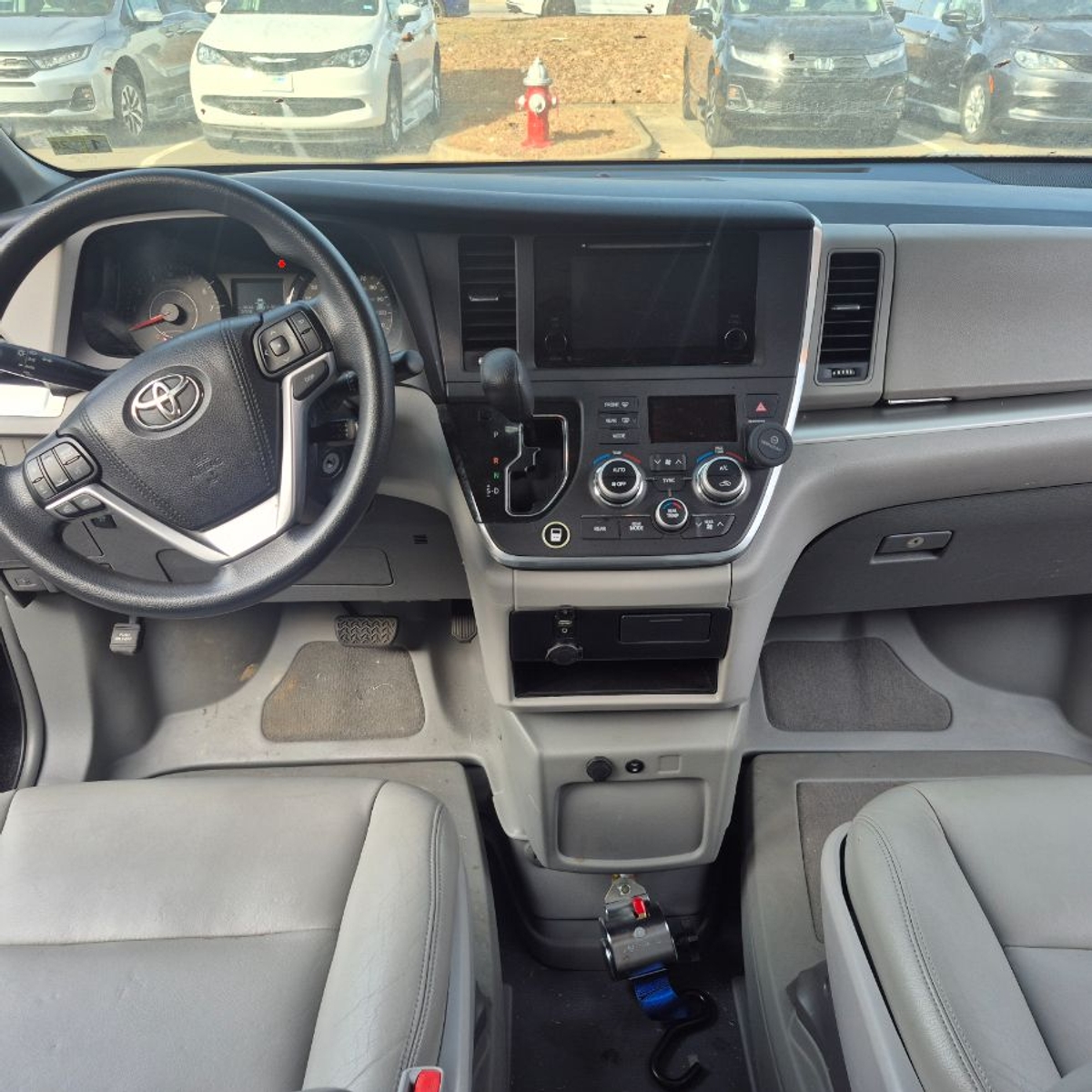 2015 TOYOTA SIENNA - Image 10