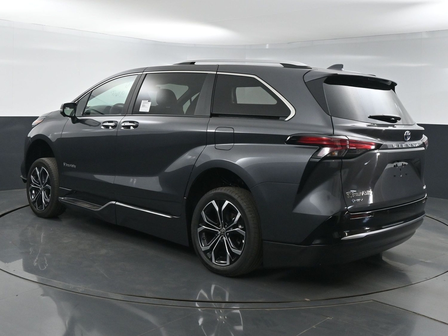 New 2025 Toyota Sienna Hybrid Platinum - BraunAbility Side Entry Entry In Floor Automatic Ramp