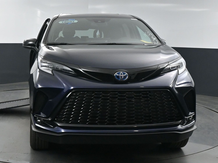 New 2025 Toyota Sienna Hybrid XSE Sport - BraunAbility Side Entry Entry In Floor Automatic Ramp