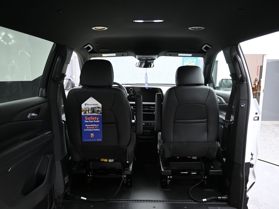 New 2025 Chevrolet Traverse 1LT Midnight - BraunAbility Side Entry Entry In Floor Automatic Ramp
