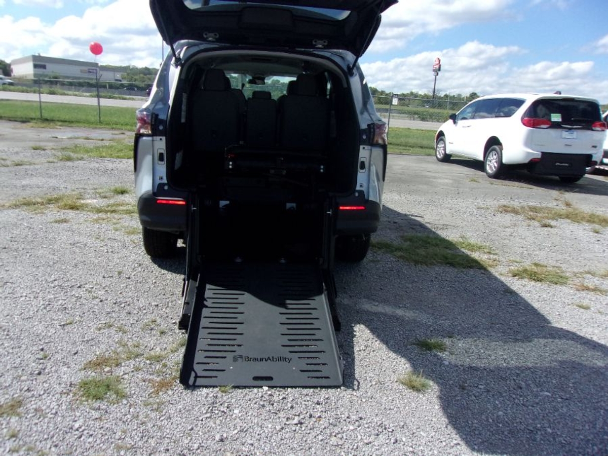 2025 TOYOTA SIENNA - Image 9