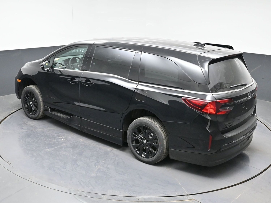 Black Honda Odyssey image number 21