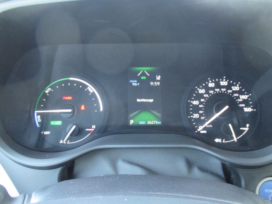 White Toyota Sienna image number 16