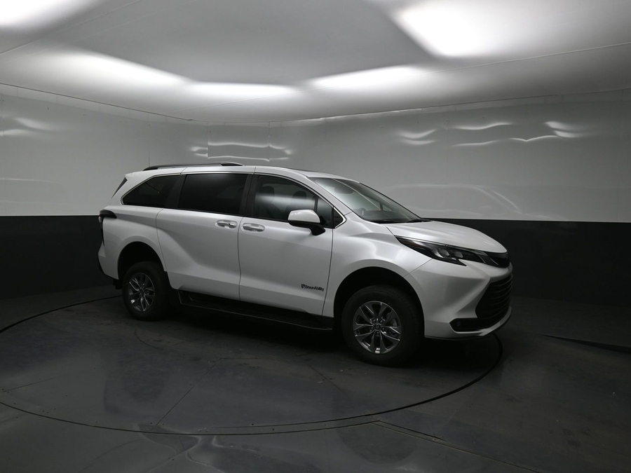 New 2026 Toyota Sienna Hybrid XLE Add - BraunAbility Commercial Rear Entry Entry Fold Out Manual Ramp