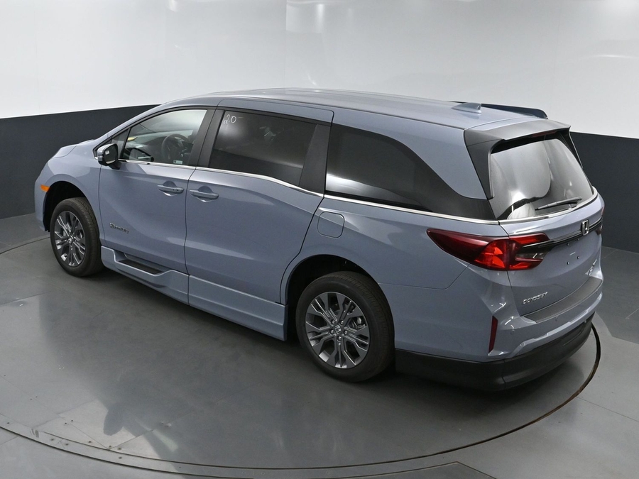 New 2025 Honda Odyssey Touring - BraunAbility Side Entry Entry In Floor Automatic Ramp