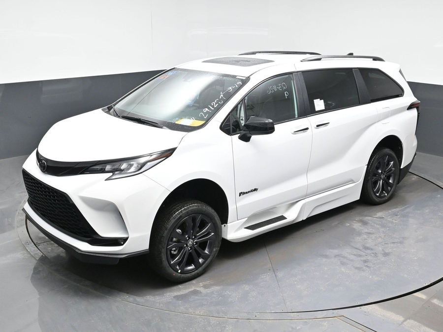 New 2026 Toyota Sienna Hybrid XSE Sport - BraunAbility Side Entry Entry In Floor Automatic Ramp