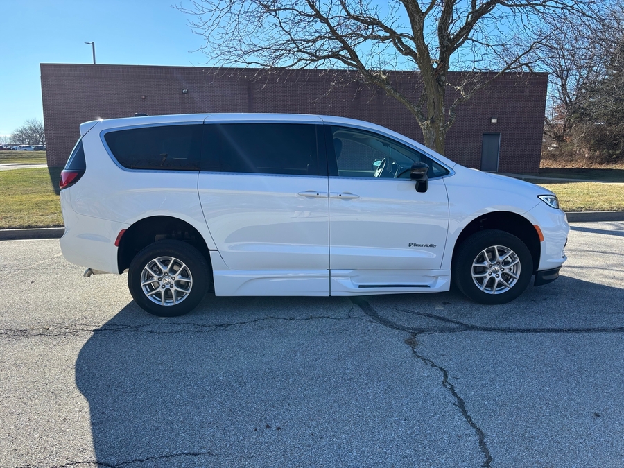 Used 2024 Chrysler Pacifica Touring L - BraunAbility Side Entry Entry In Floor Automatic Ramp