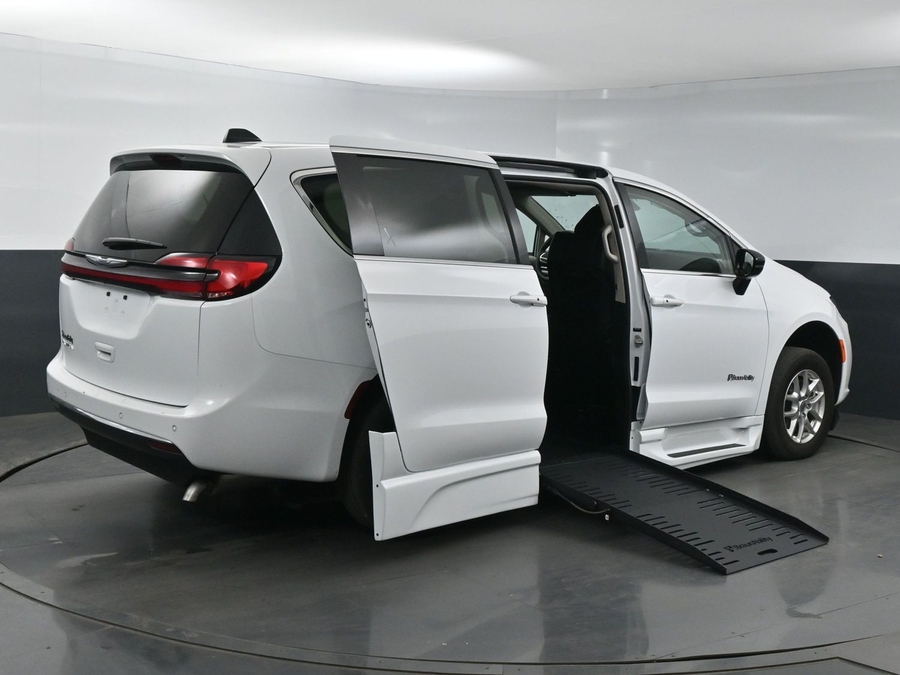 Used 2024 Chrysler Pacifica Touring L - BraunAbility Side Entry Entry Fold Out Automatic Ramp