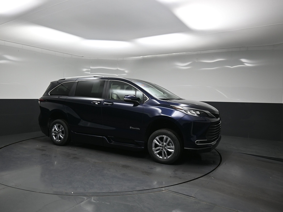 New 2026 Toyota Sienna Hybrid Limited - BraunAbility Side Entry In Floor Automatic Ramp