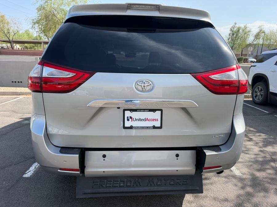 Used 2018 Toyota Sienna Limited Premium - Freedom Rear Entry Fold Out Automatic Ramp