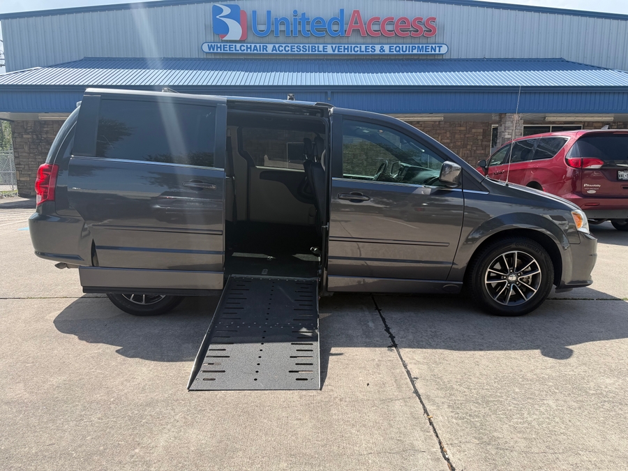Used 2017 Dodge Grand Caravan  -    Ramp