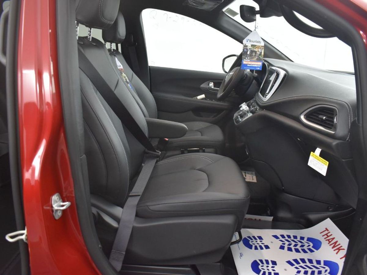 2025 CHRYSLER PACIFICA - Image 9