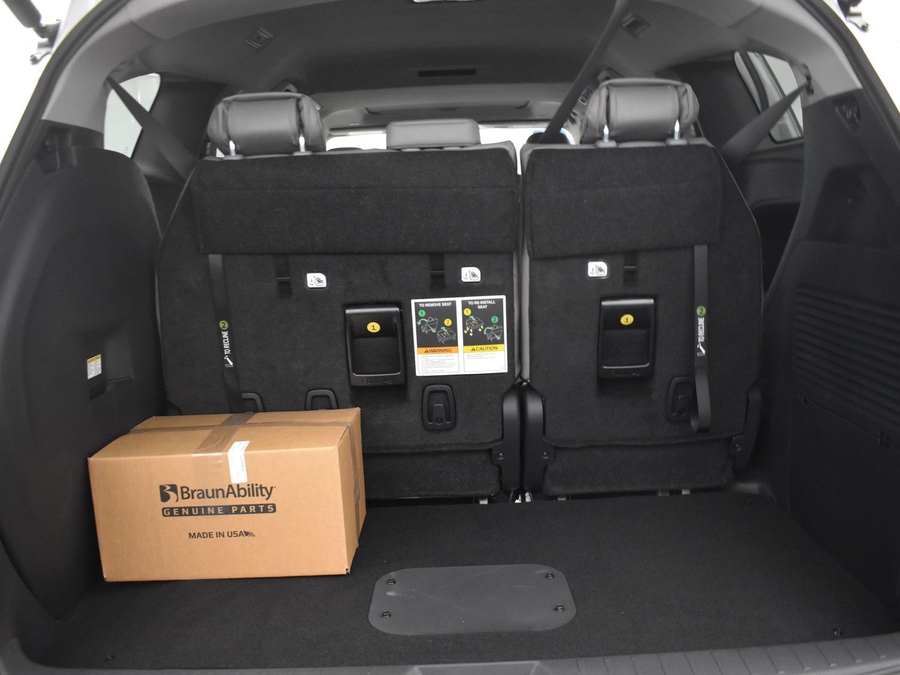 New 2025 Toyota Sienna Hybrid XLE Base - BraunAbility Side Entry Entry In Floor Automatic Ramp