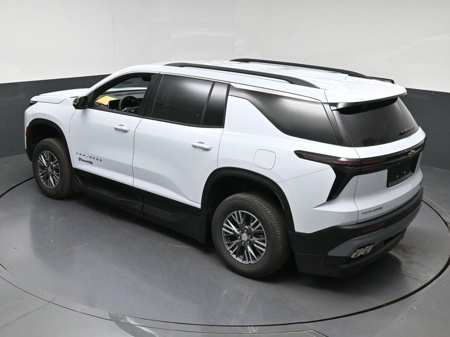 New 2026 Chevrolet Traverse 1LT - BraunAbility Side Entry In Floor Automatic Ramp