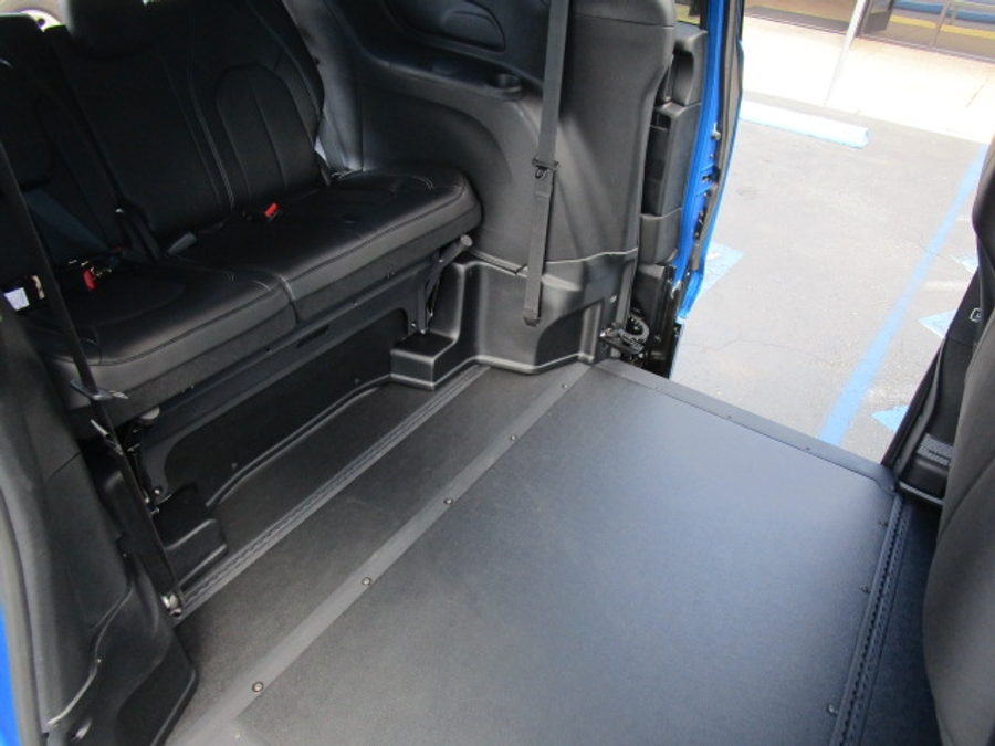 New 2026 Chrysler Pacifica Select Sport - BraunAbility Side Entry Entry In Floor Automatic Ramp