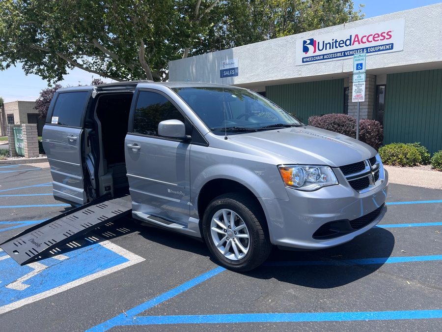 Used 2015 Dodge Grand Caravan SXT - BraunAbility Side Entry Fold Out Automatic Ramp