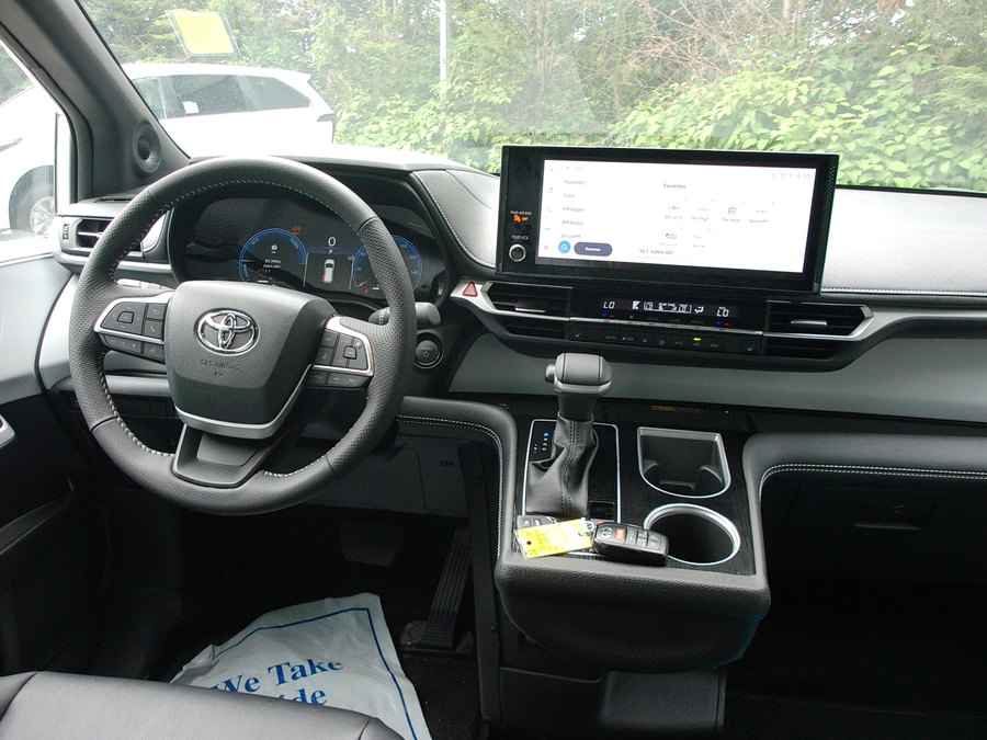White Toyota Sienna image number 10