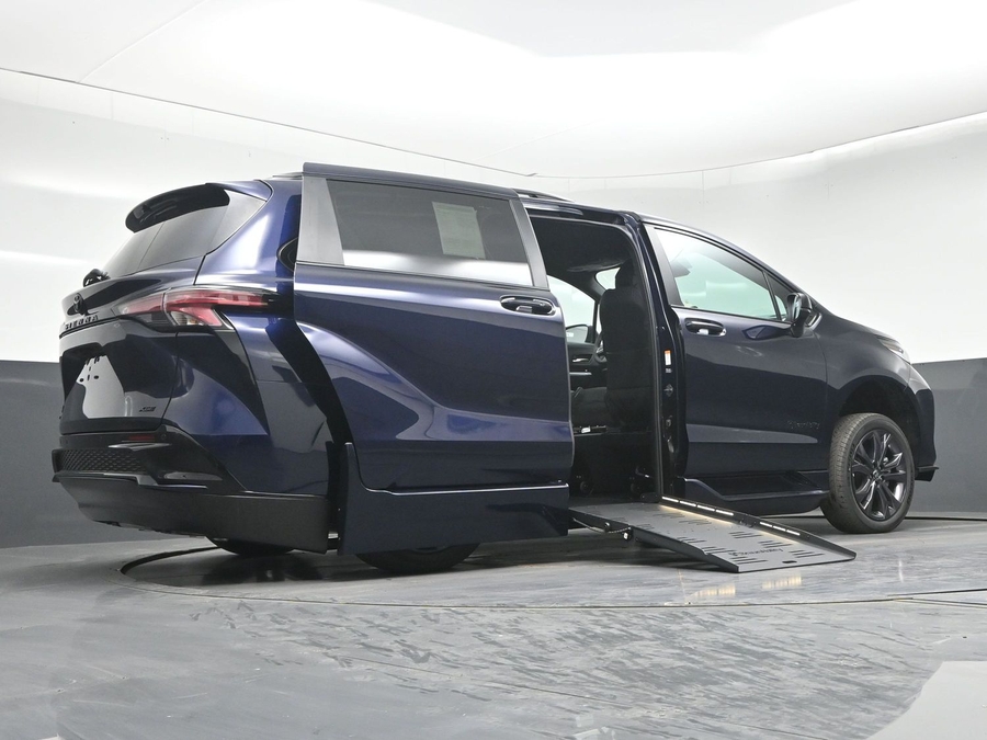 New 2026 Toyota Sienna Hybrid XSE Sport - BraunAbility Side Entry Fold Out Automatic Ramp