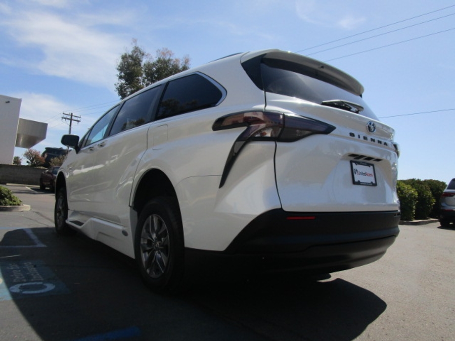Used 2023 Toyota Sienna Hybrid XLE Plus - BraunAbility Side Entry Entry Fold Out Automatic Ramp