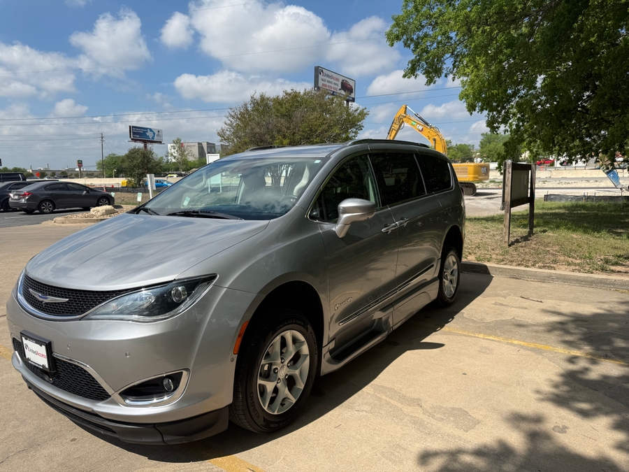 Used 2020 Chrysler Pacifica Touring L Plus - BraunAbility Side Entry Entry In Floor Automatic Ramp