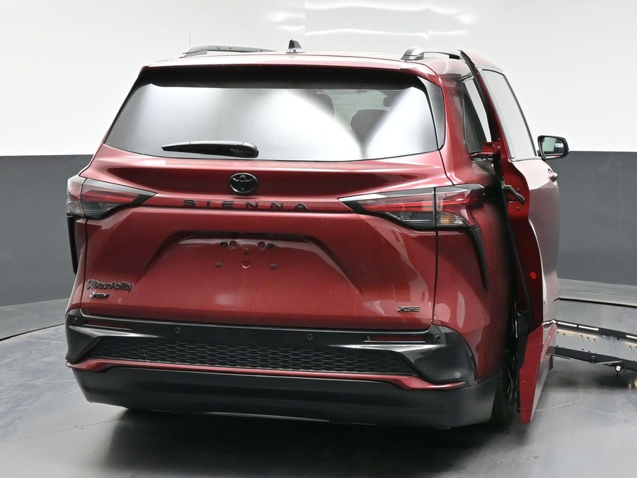 New 2026 Toyota Sienna Hybrid XSE Sport - BraunAbility Side Entry Fold Out Automatic Ramp