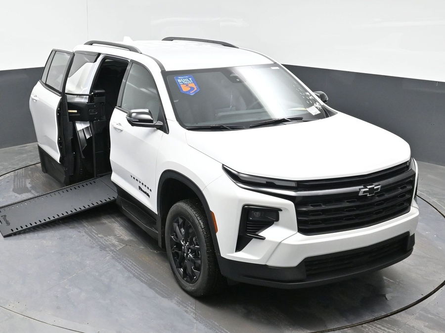 New 2025 Chevrolet Traverse 1LT Midnight - BraunAbility Side Entry Entry In Floor Automatic Ramp