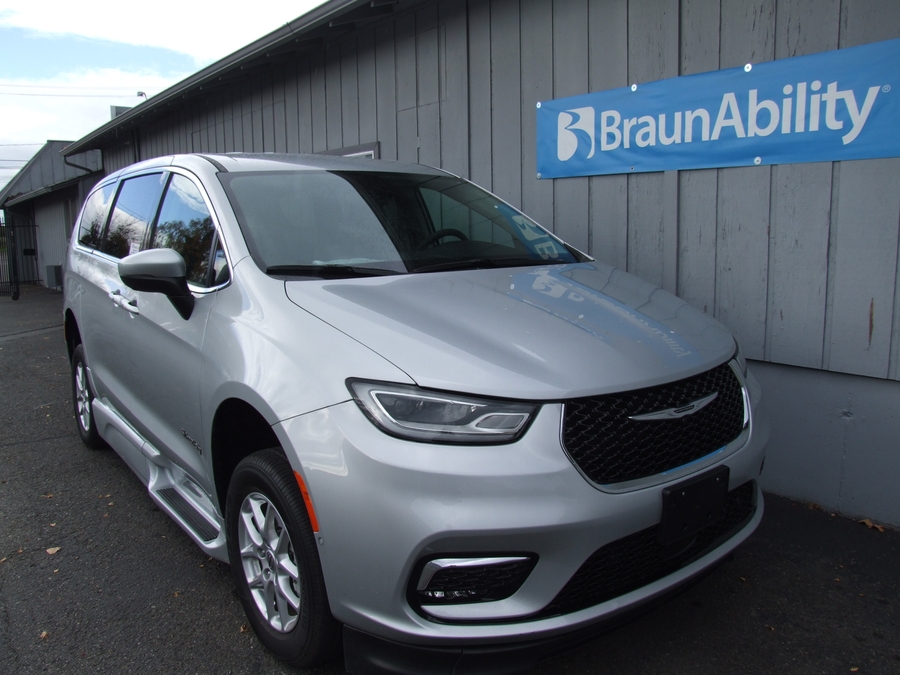 Used 2023 Chrysler Pacifica Touring L - BraunAbility Side Entry Entry In Floor Automatic Ramp