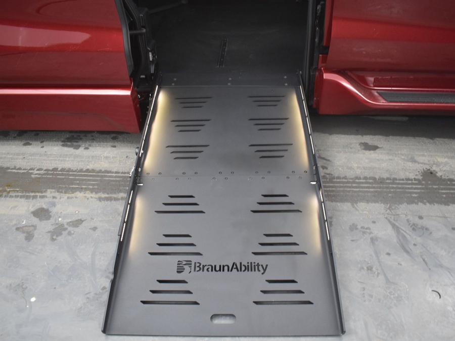 New 2025 Toyota Sienna Hybrid XLE Plus - BraunAbility Side Entry Entry Fold Out Automatic Ramp