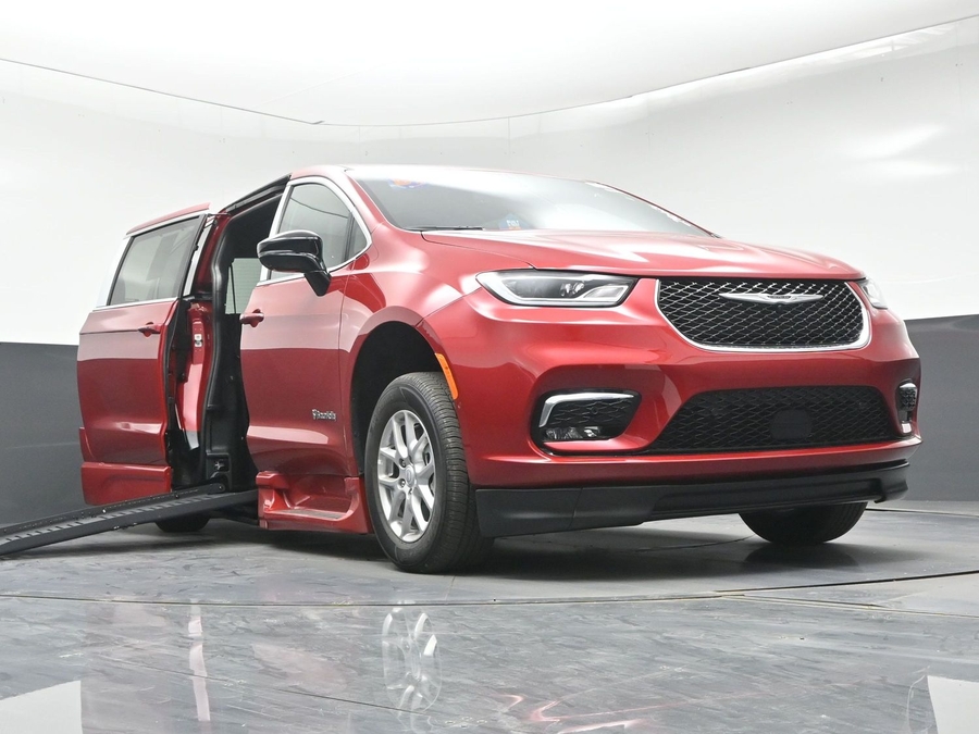 Red Chrysler Pacifica image number 16