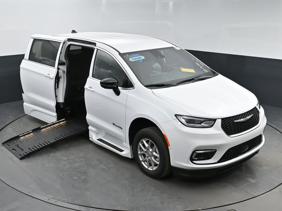 Used 2025 Chrysler Pacifica Select Safety - BraunAbility Side Entry Fold Out Automatic Ramp