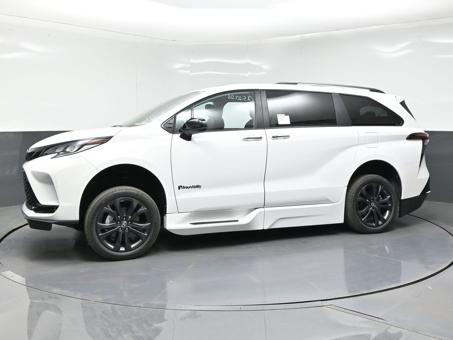 New 2026 Toyota Sienna Hybrid XSE Sport - BraunAbility Side Entry Entry Fold Out Automatic Ramp