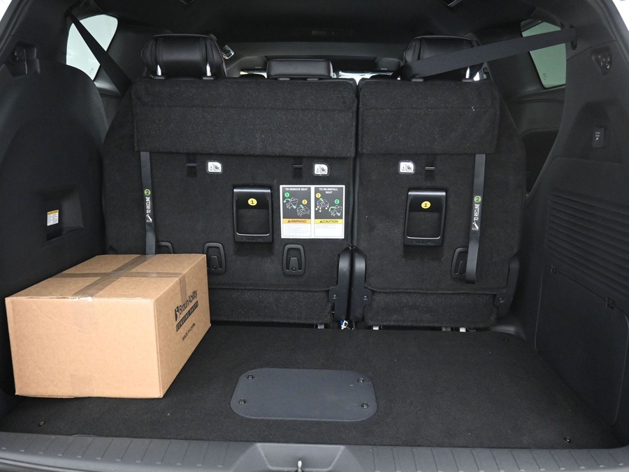 Silver Toyota Sienna image number 13