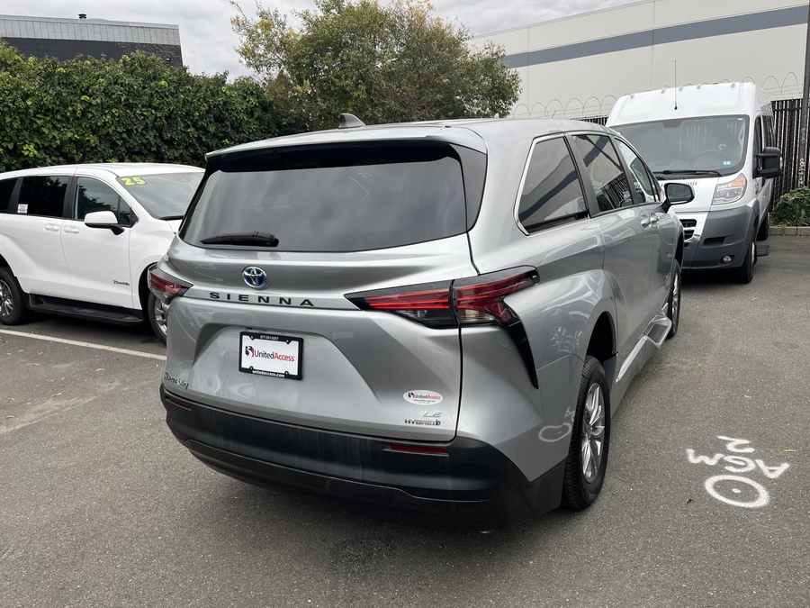 Used 2022 Toyota Sienna Hybrid LE - BraunAbility Side Entry Entry Fold Out Automatic Ramp