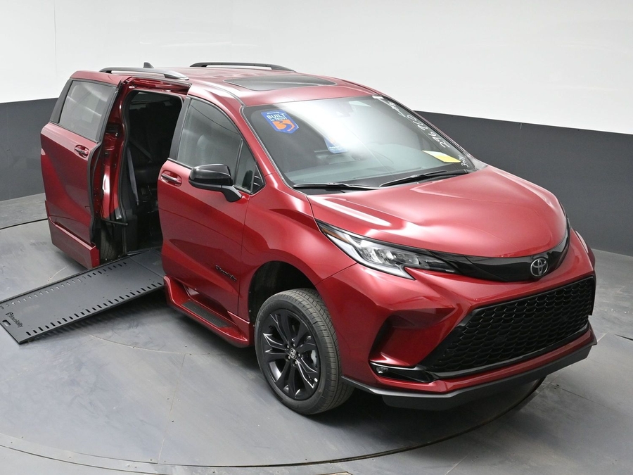New 2026 Toyota Sienna Hybrid XSE Sport - BraunAbility Side Entry In Floor Automatic Ramp