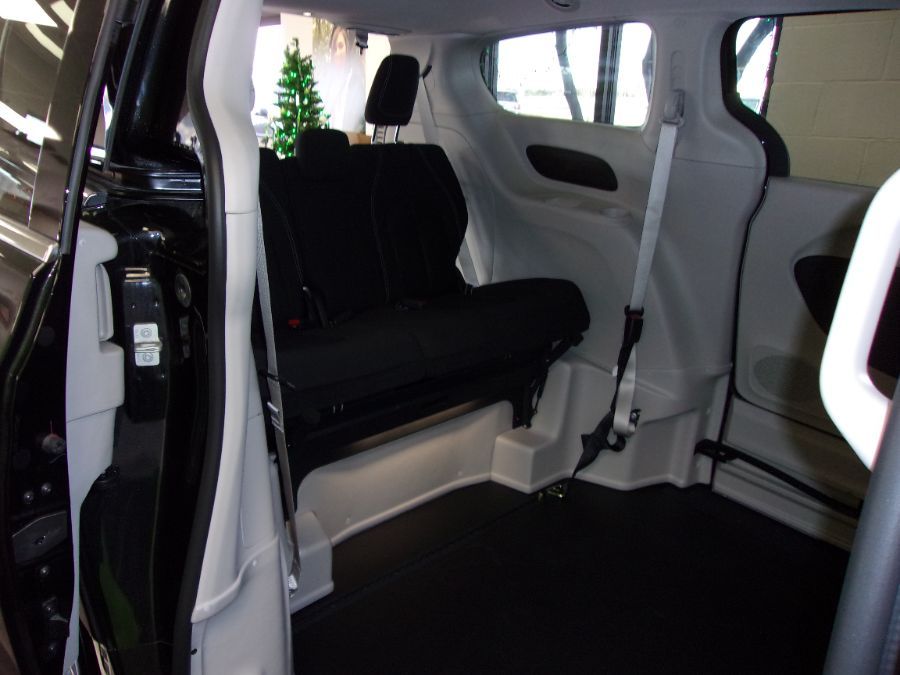 Chrysler Voyager negro imagen número 15