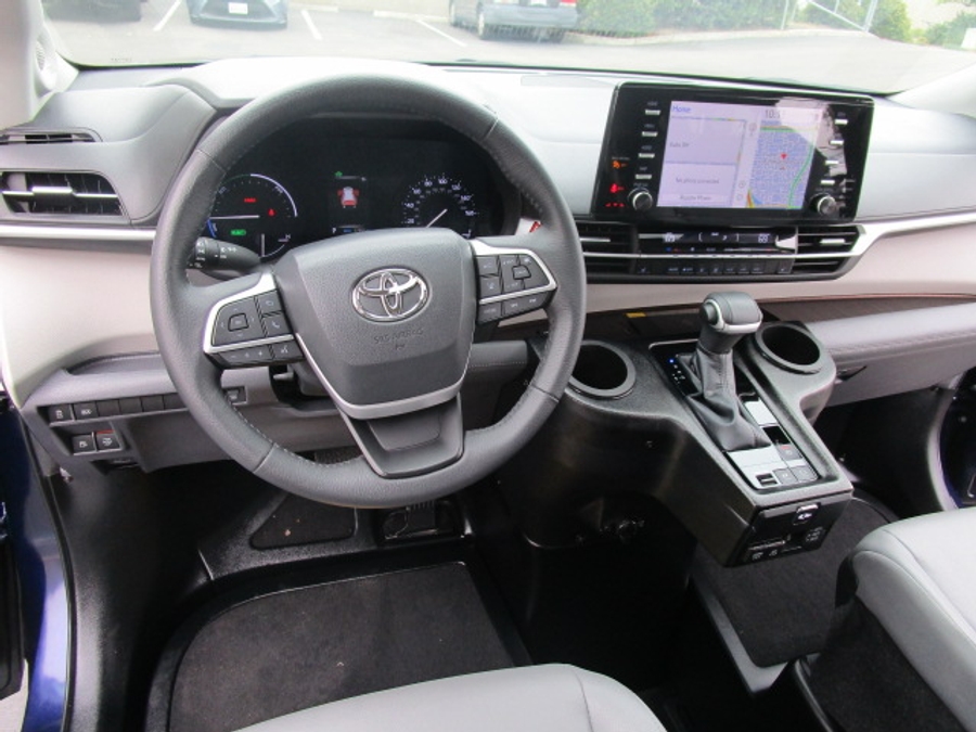 Used 2023 Toyota Sienna Hybrid XLE - BraunAbility Side Entry Entry Fold Out Automatic Ramp