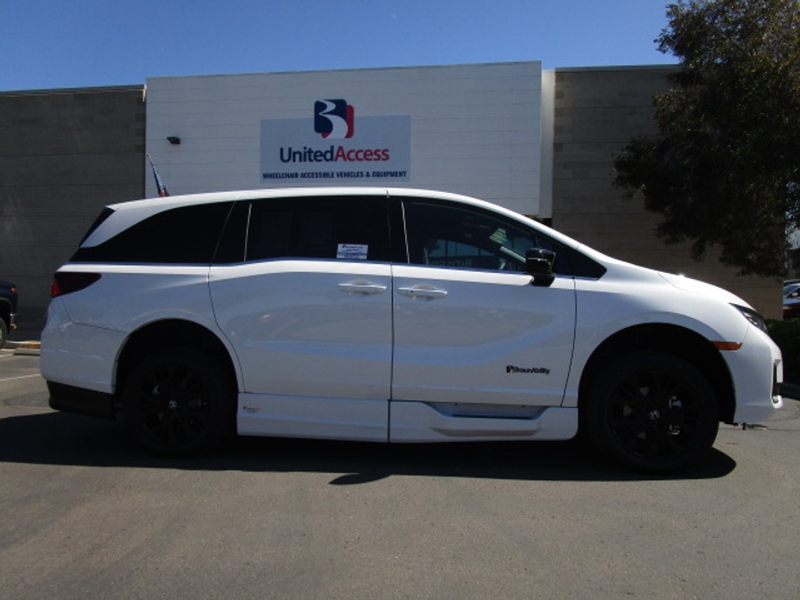 New 2026 Honda Odyssey Sport - BraunAbility Side Entry In Floor Automatic Ramp