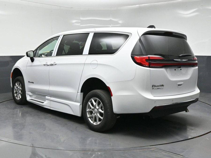 New 2026 Chrysler Pacifica Select Safety - BraunAbility Side Entry Fold Out Automatic Ramp
