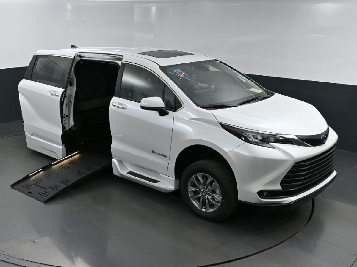 2025 TOYOTA SIENNA - Image 22