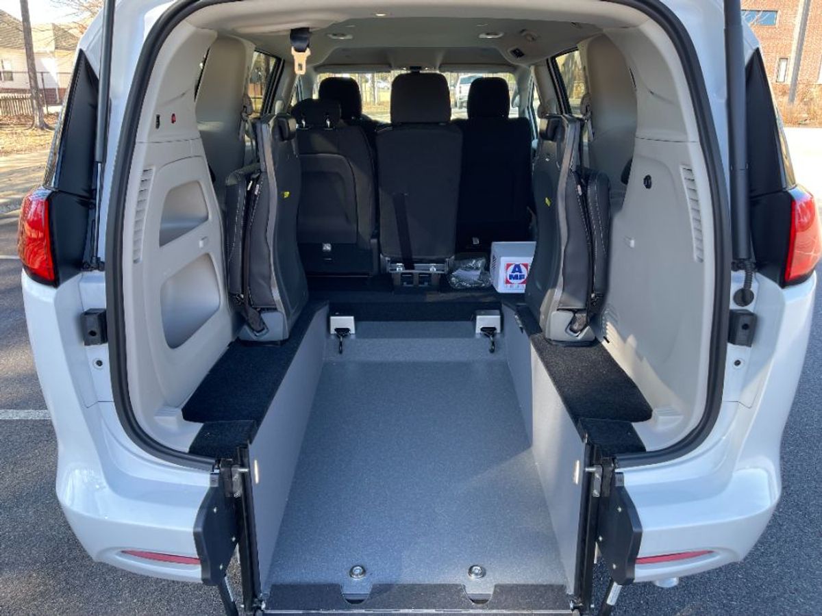 2024 CHRYSLER VOYAGER - Image 10