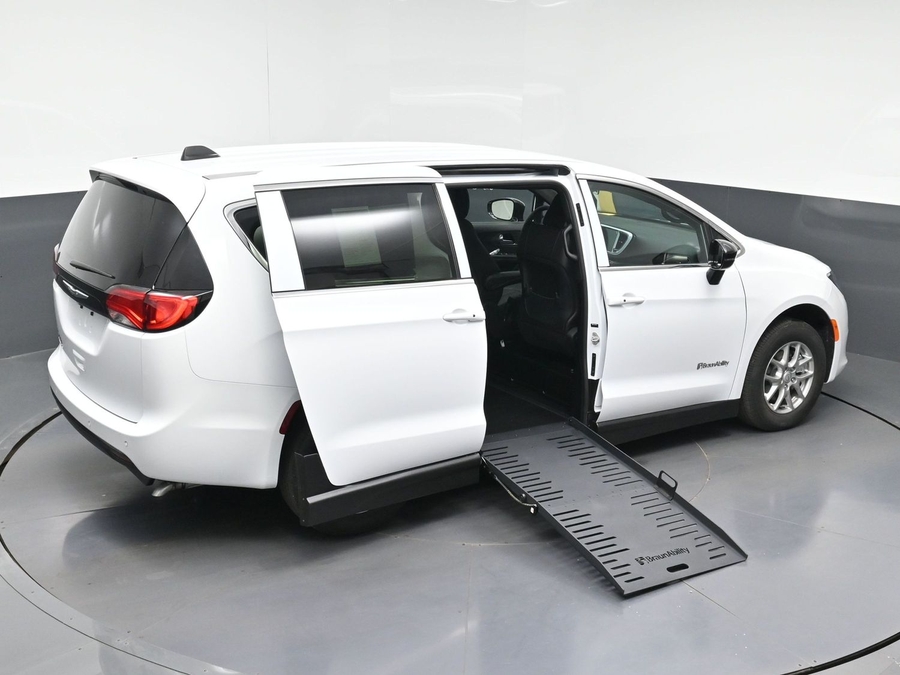 New 2026 Chrysler Voyager LX - BraunAbility Side Entry Fold Out Manual Ramp