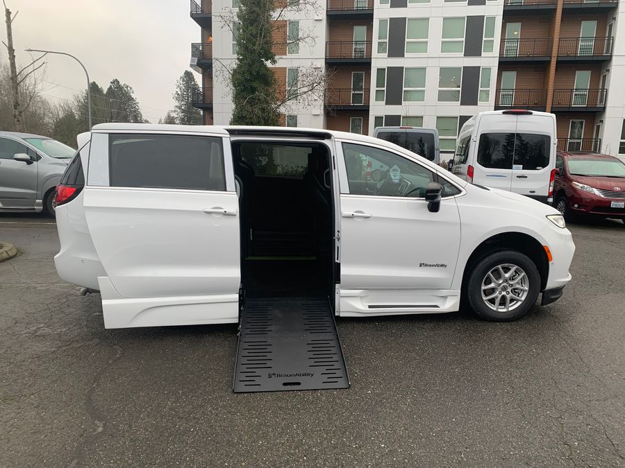 Used 2025 Chrysler Pacifica Select Safety - BraunAbility Side Entry Fold Out Automatic Ramp